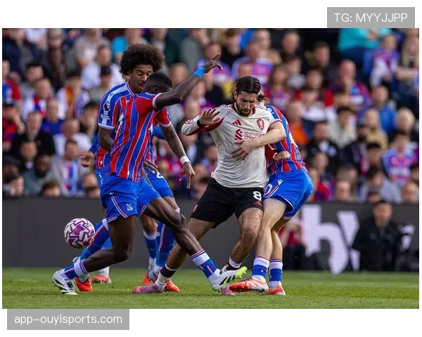 英超裁判公司评估新赛季VAR改进方案,重点解决“延迟吹罚”对攻防转换的干扰